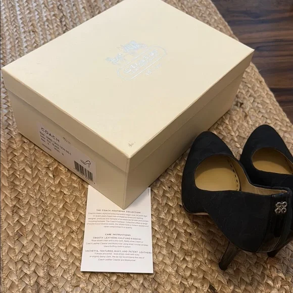 Coach Caya Signature-C heels - Picture 5 of 5